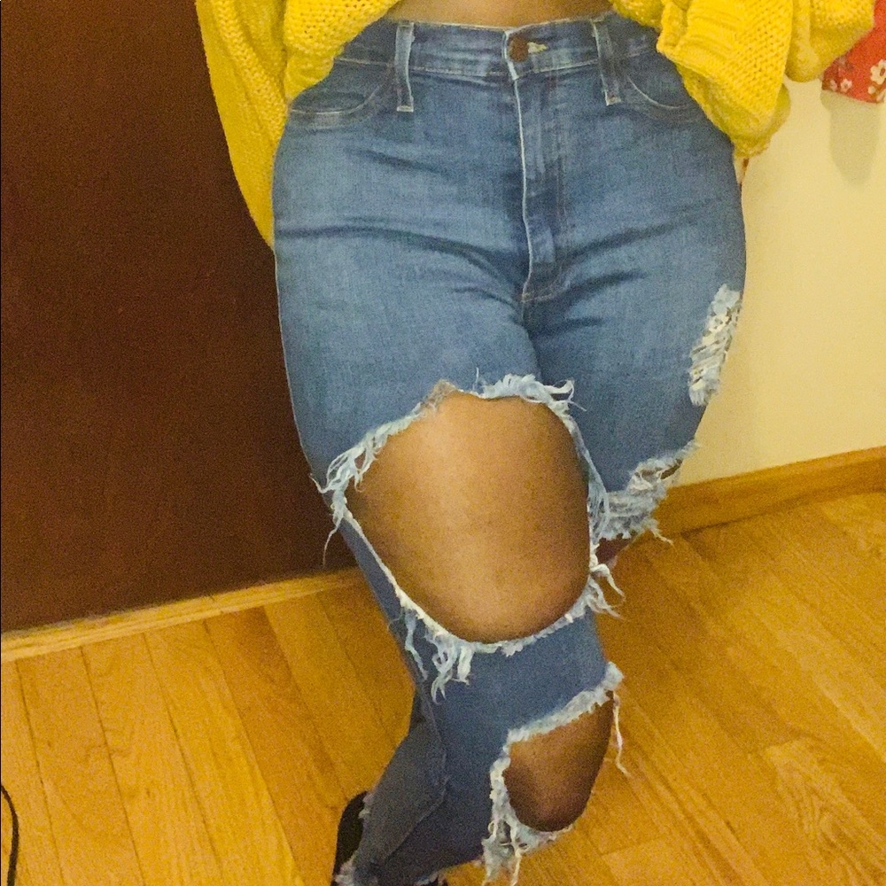 Vibrant M.i.u Distressed jeans - Picture 2 of 4